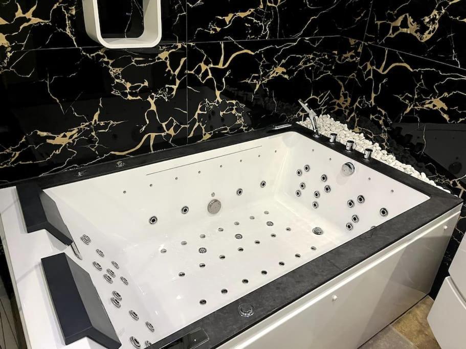 Pavillon En Loft 87 M 10e, Jacuzzi Apartment *